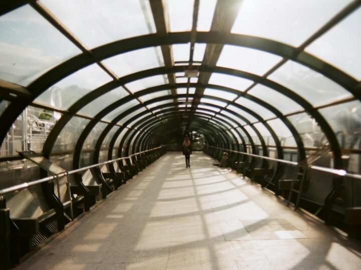 Tnel peatonal hacia la orilla derecha